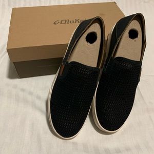 Olukai Pehuae size 6.5 black breathable material